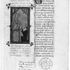 Manuscrit lat. 3323 de la Bibliothèque Nationale de França, Liber natalis pueri parvuli Christi Iesu (1311), foli 2r. A la miniatura, Llull ofereix el volum al rei Felip IV, el Bell.